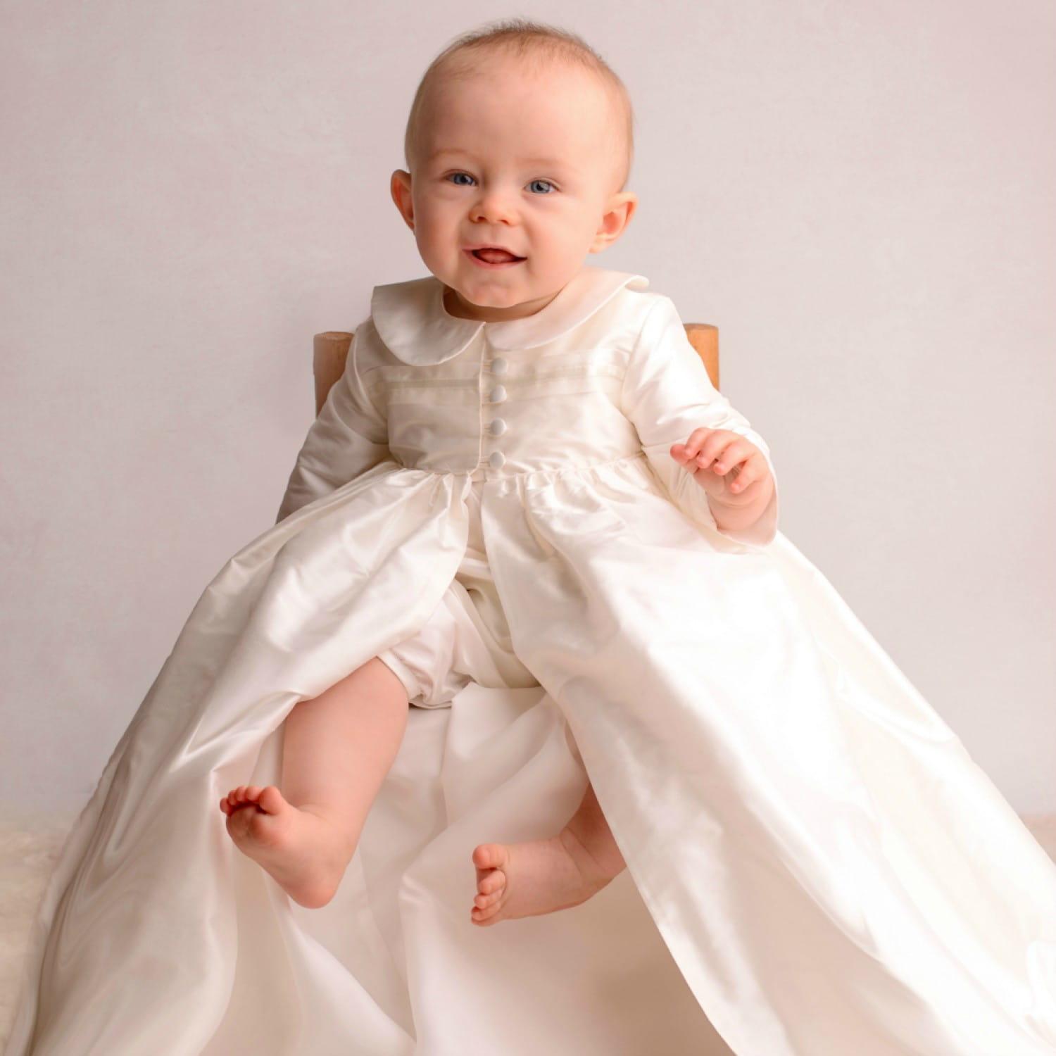 00172 Christening Robe & Bonnet – Kizzies