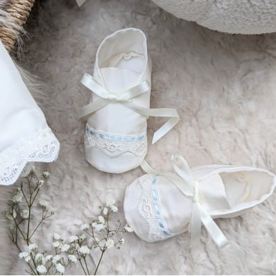 Oliver booties - blue trim