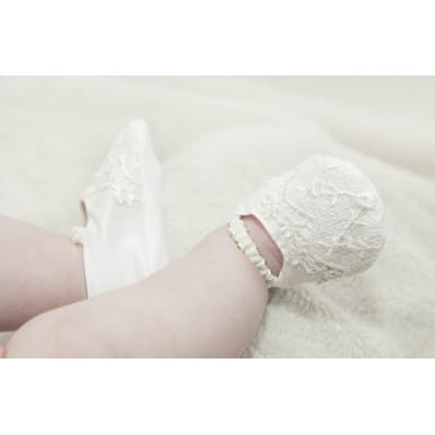 Christening shoes with lace and elastic